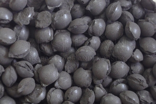 Fertilizante granular de estiércol de pollo obtenido del granulador de rodillos