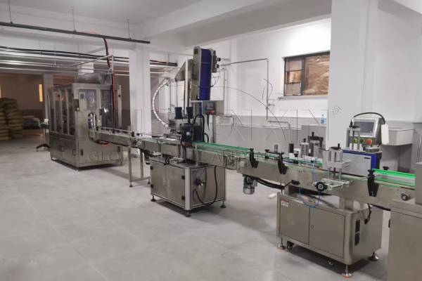 Sistema automático de envasado de fertilizantes líquidos NPK