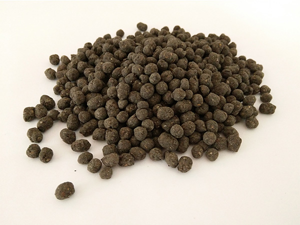 Gránulos de fertilizantes solubles en agua producidos por granulador agitador